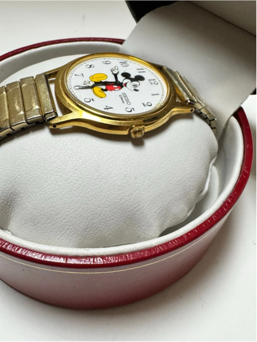 Men's 1995 Seiko Mickey & Co. Disney Watch V700-8A10 with Case, Box & Papers